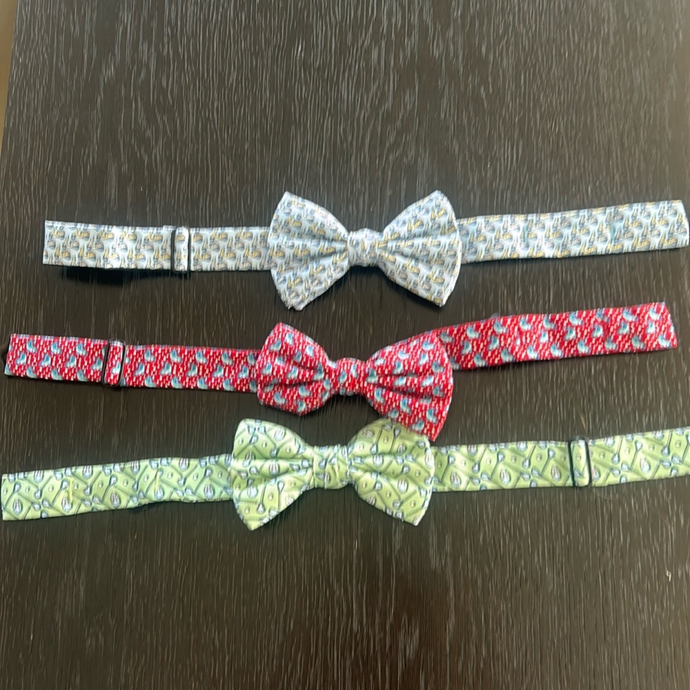 Vineyard vine bow ties. Clip